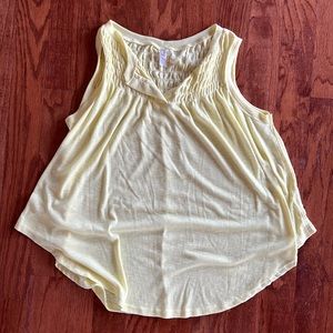 Boutique top in sunshine yellow!